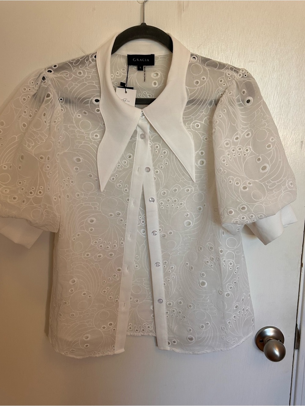 Gracia White Eyelet Collared Puff Sleeve Top